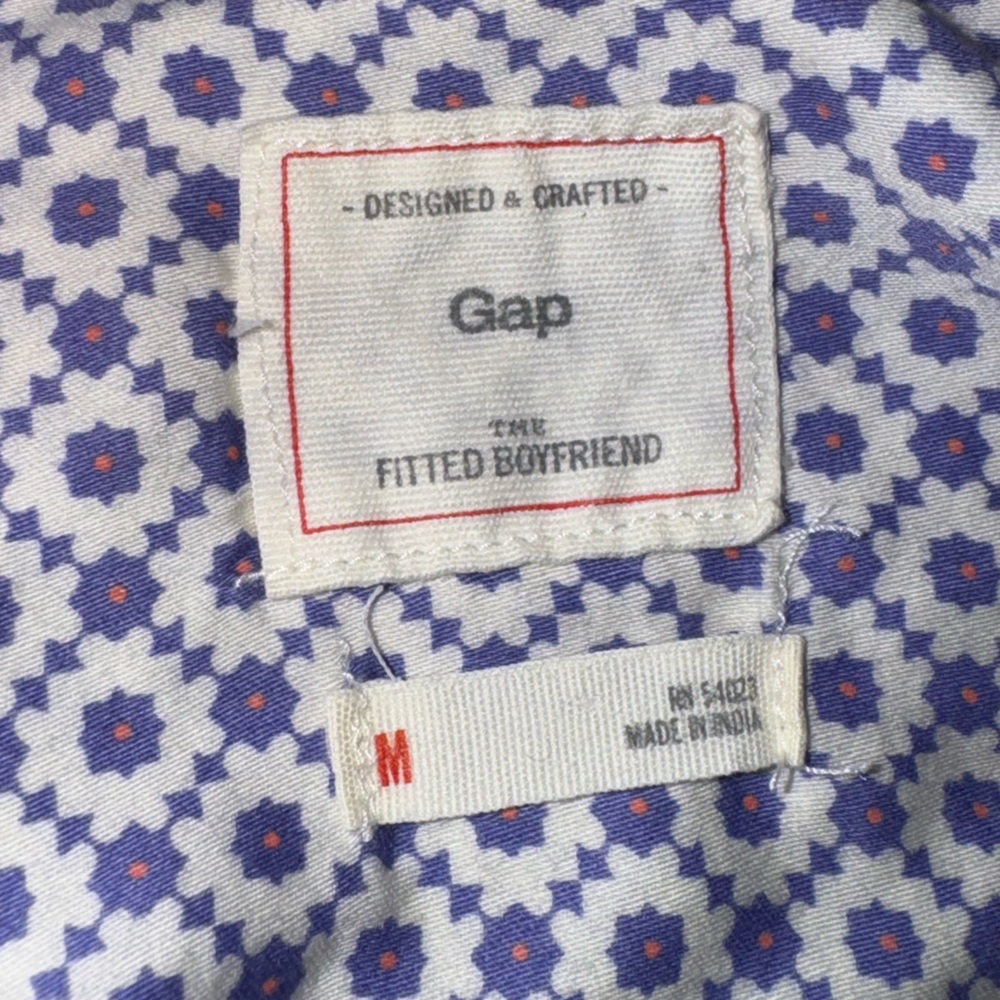 Gap “Boyfriend” Fitted Button Down In Size Medium - image 5
